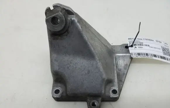 Mercedes-Benz CLS C219 Engine mounting bracket A2722231604