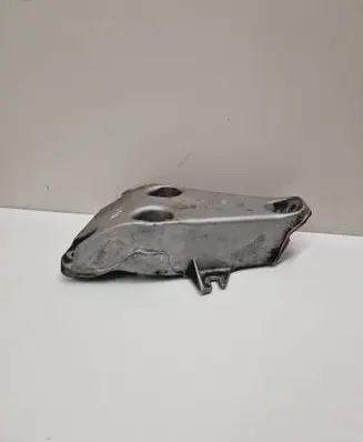Engine mounting bracket