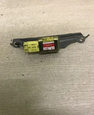 Toyota Camry Airbag deployment crash/impact sensor 8983333010 1879000090