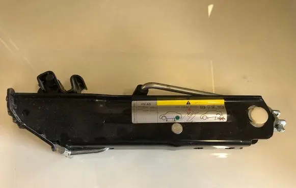 Volkswagen PASSAT B6 Lift Jack 3AA011031B