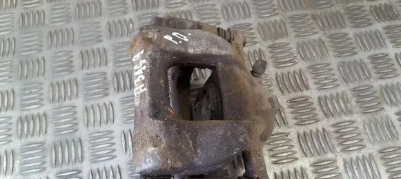 Toyota Auris 150 Front brake caliper