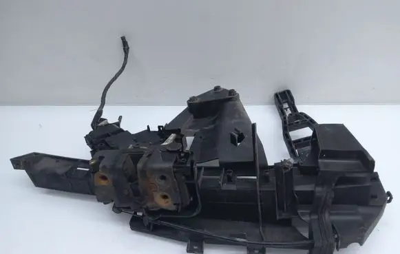 Ford Focus C-MAX Front door lock 2400001