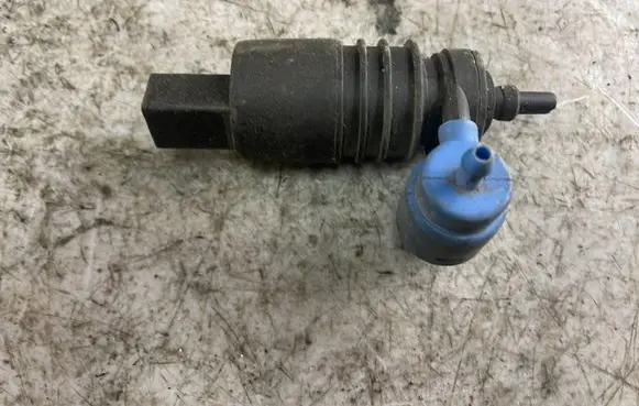 Mercedes-Benz E W210 Windscreen/windshield washer pump