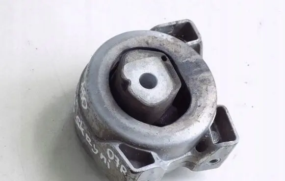 Mercedes-Benz A W169 Engine mount bracket