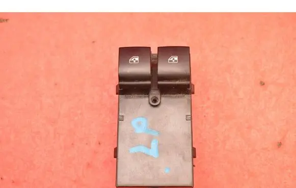 Opel Meriva B Electric window control switch 13305978HN