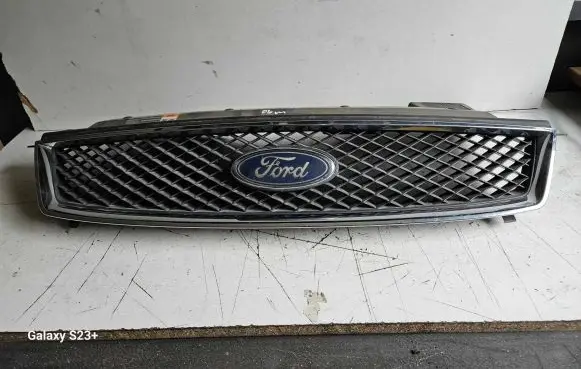 Ford Focus C-MAX Front grill 3M51R8B271AD