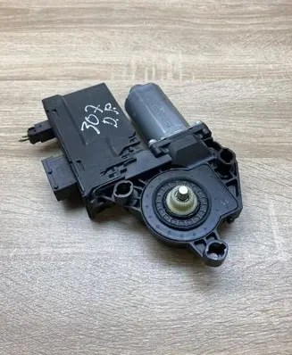 Peugeot 307 Front door window regulator motor 9634457480
