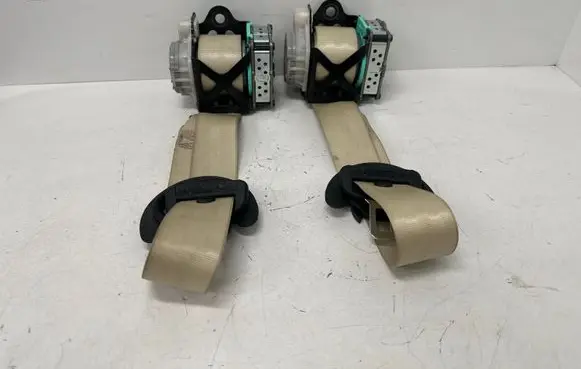 Volkswagen Touareg II Rear seatbelt 7P0857805D