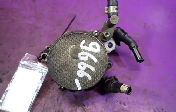 Opel Corsa D Vacuum pump 