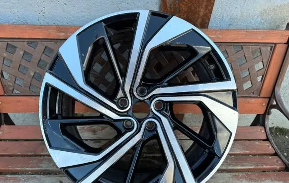 Nissan Qashqai J12 R20 alloy rim 