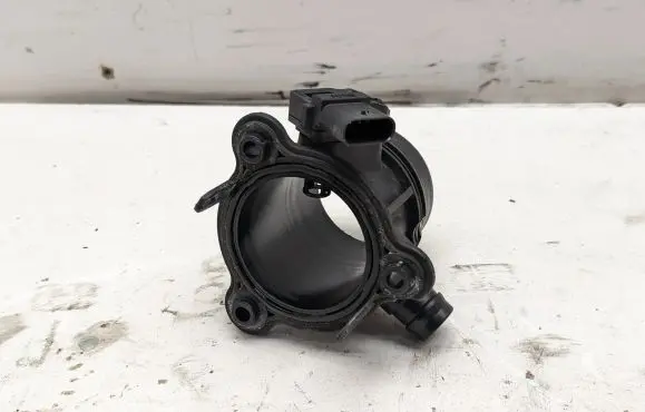 BMW 2 F46 Mass air flow meter 8650761 1868037