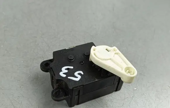 Subaru XV Air flap motor/actuator T1007072Z