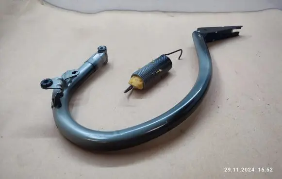 Mercedes-Benz E C207 W207 Tailgate/trunk/boot hinge A2077500528