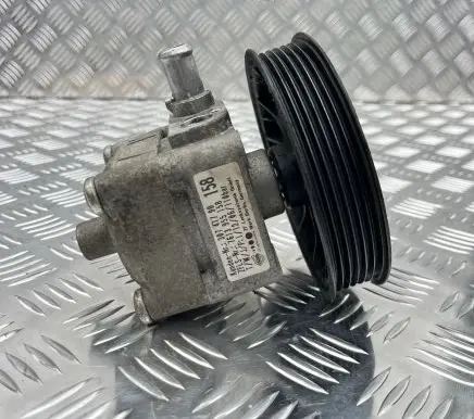 Volvo V70 Power steering pump 30741790