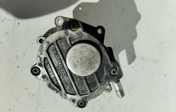 Mercedes-Benz R W251 Vacuum pump A6422301027