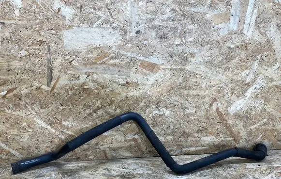 Engine coolant pipe/hose