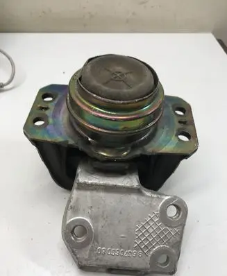 Peugeot 307 Engine mount bracket 9636270080