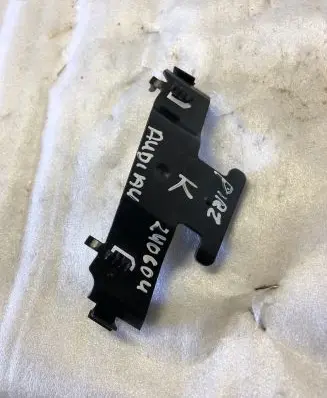 Audi A4 S4 B9 8W Other engine bay part 8w0867191