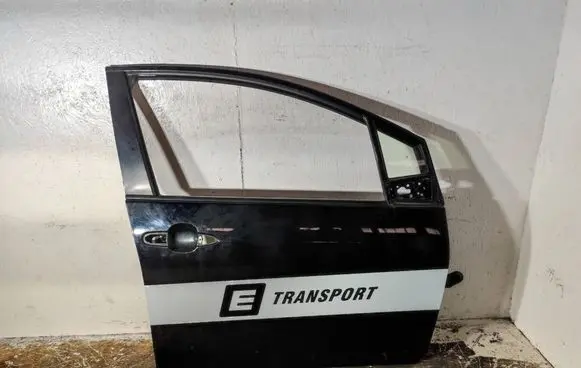 Toyota Prius (XW50) Front door 