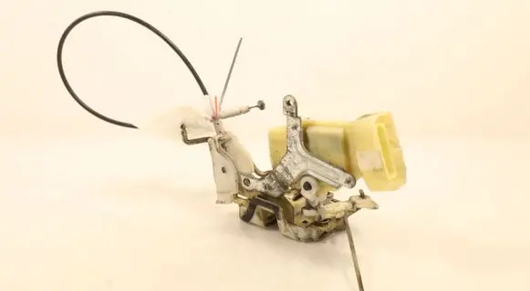 Toyota Yaris Front door lock 011102