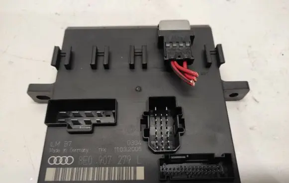 Audi A4 S4 B7 8E 8H Comfort/convenience module 8E0907279L