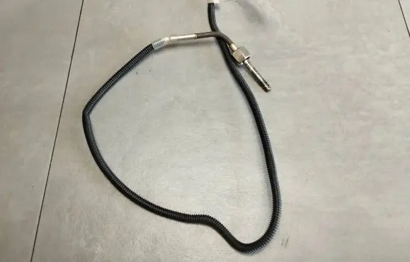 Mercedes-Benz CLS C218 X218 Exhaust gas temperature sensor A0009057004