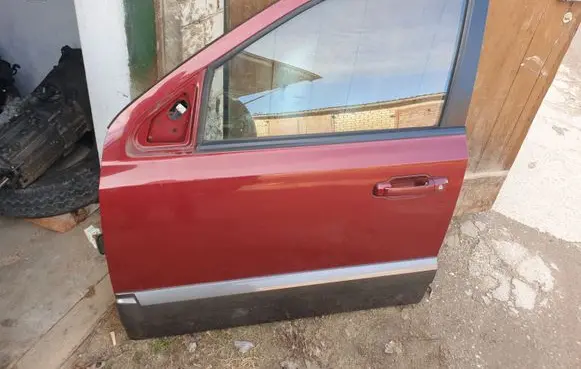 KIA Sorento Front door