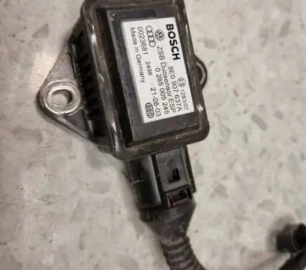 Audi A6 S6 C5 4B ESP acceleration yaw rate sensor 8E0907637A 0265005245 0023681