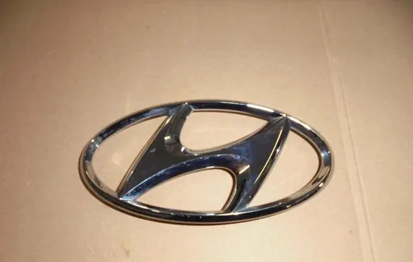 Hyundai Elantra VI Manufacturer badge logo/emblem 863002B100