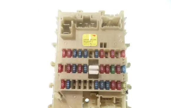 Nissan Almera Tino Fuse module 24350 0516021