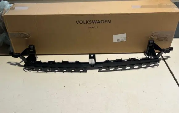 Volkswagen Jetta VII Front bumper mounting bracket 17A805705D