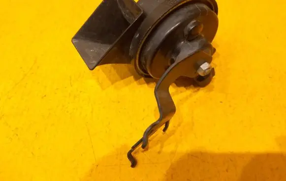 Chevrolet Camaro Horn signal