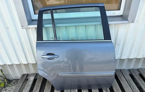 Opel Zafira B Rear door
