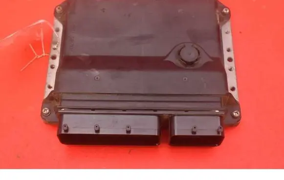Toyota Avensis T270 Engine control unit/module ECU 8966105D22