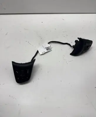 Steering wheel buttons/switches