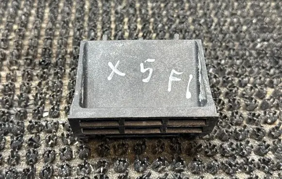 BMW X5 E70 Radiator mount bracket 7533537