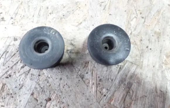 Radiator mount bracket