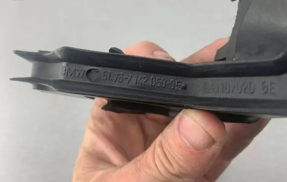 BMW 1 E81 E87 Engine compartment rubber 7142050 51767142050
