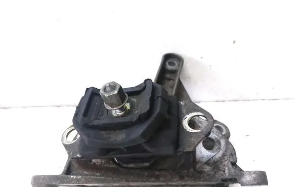 Dacia Logan I Engine mount bracket 8200216113
