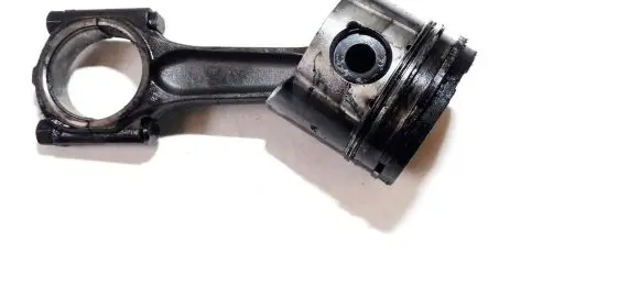 Citroen Xsara Picasso Piston with connecting rod