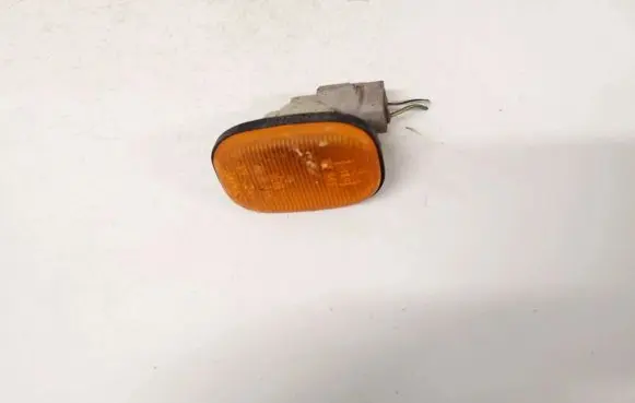 Toyota Avensis Verso Front fender indicator light e13013047 6r019461
