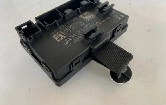 Audi Q7 4M Door control unit/module 4M0959795H 4M0959795F