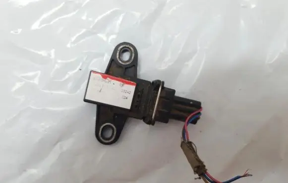 KIA Sorento Airbag deployment crash/impact sensor 0265005142