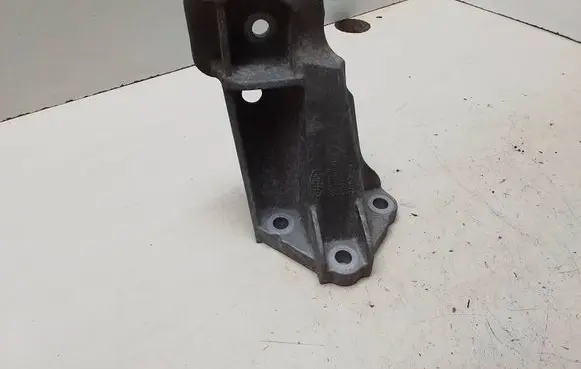 Land Rover Range Rover Sport L320 Engine mounting bracket KKU500580 4H226061AA