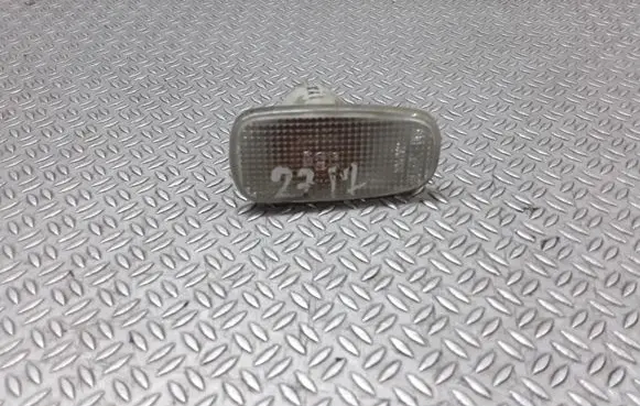 Toyota Corolla Verso E121 Front fender indicator light