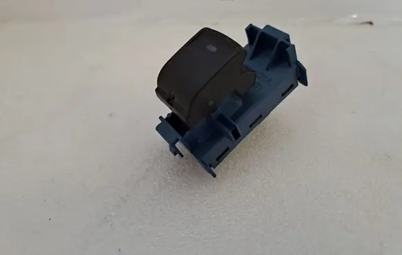 Toyota Avensis T270 Quarter vent window switch 8481005070