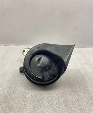 BMW 7 E38 Horn signal E9011157