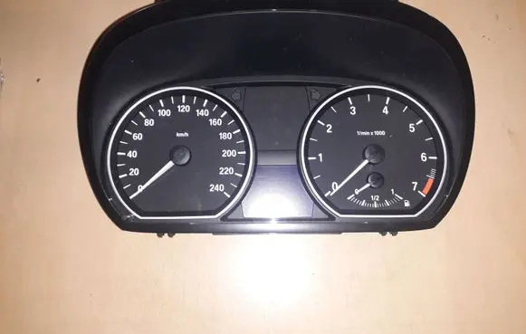 BMW 1 E81 E87 Speedometer (instrument cluster) 102493262