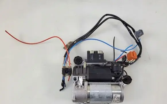 Mercedes-Benz E W212 Air suspension compressor/pump 4430200111