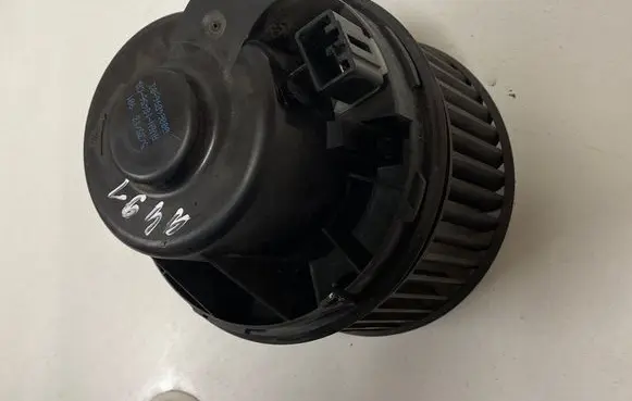 Ford Focus Heater fan/blower AV6N18456CE